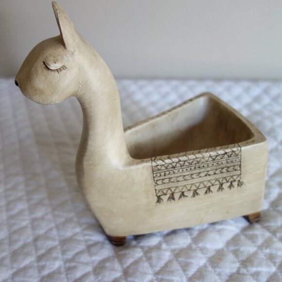 BETTER HOMES and GARDENS Table Top Llama Figurine Container - Picture 1 of 7